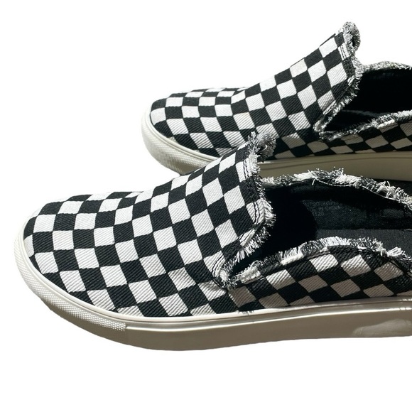 Very G: Checkered Slip-On Sneakers - Picture 4 of 5